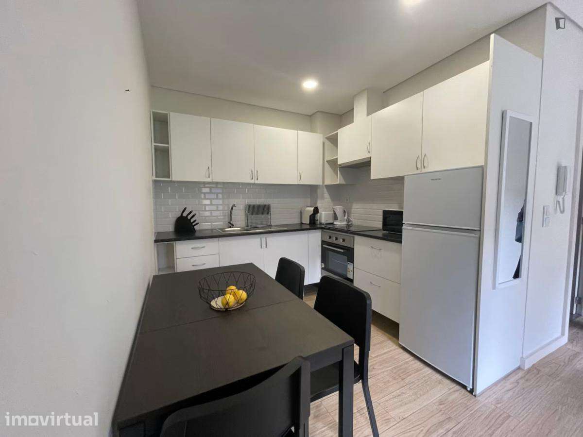 Apartamento com 1 quartos - localizado em Paranhos Porto - Grande imagem: 5/13