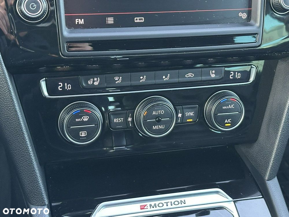 Volkswagen Passat Variant 2.0 TDI Bi-Turbo BMT 4Mot Highline DSG - 28