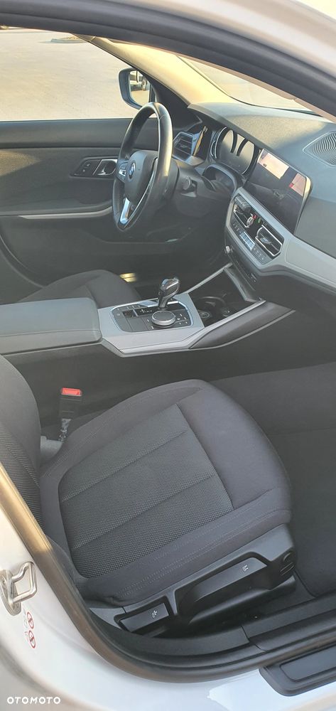 BMW Seria 3 318d - 11