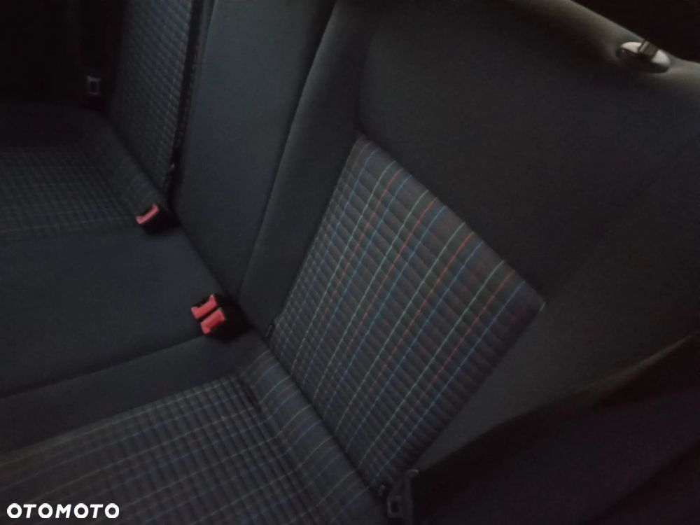 Volkswagen Polo - 11