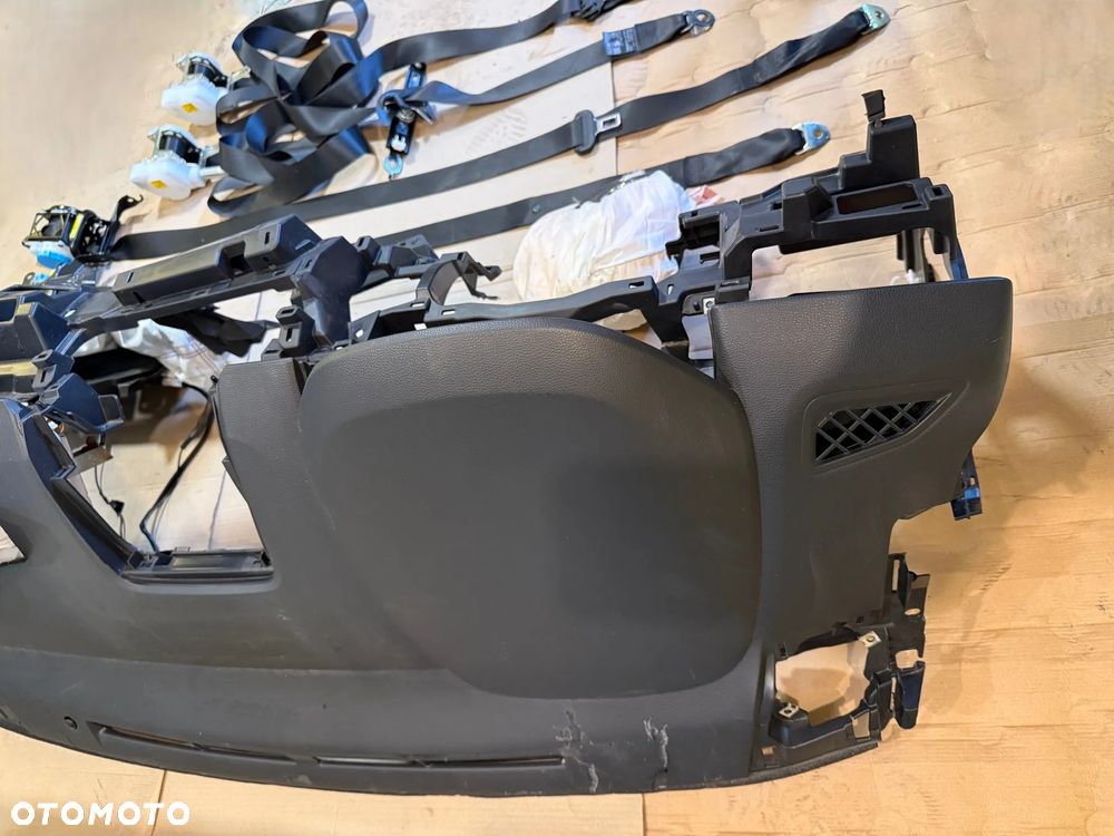 Deska rozdzielcza konsola Toyota Corolla Cross 2022- do regeneracji - 13