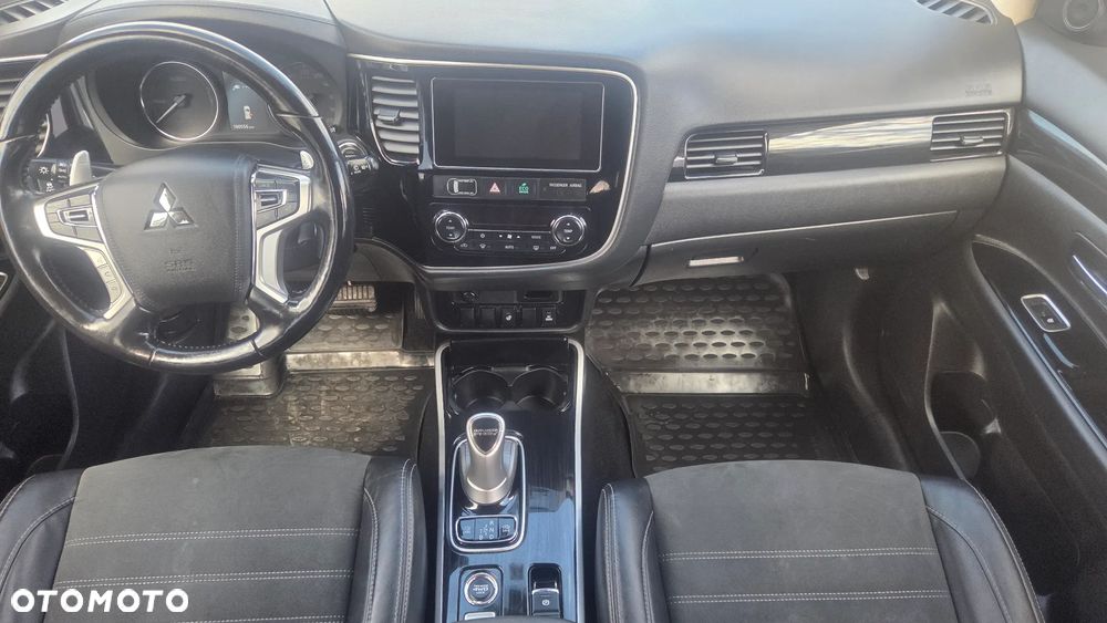 Mitsubishi Outlander - 9