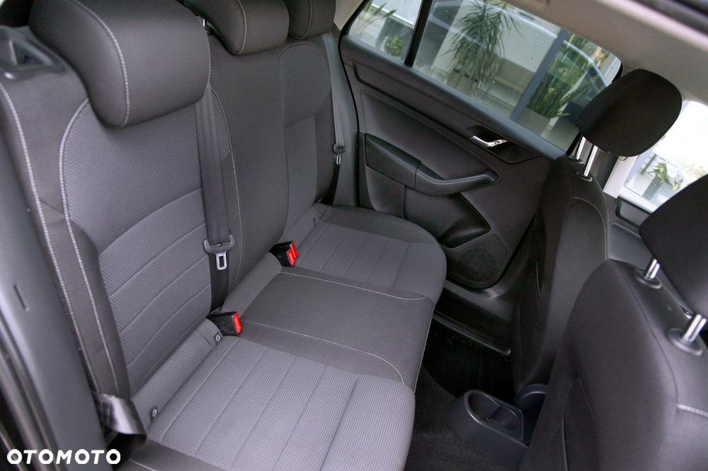 Skoda RAPID 1.6 TDI DSG Edition - 17