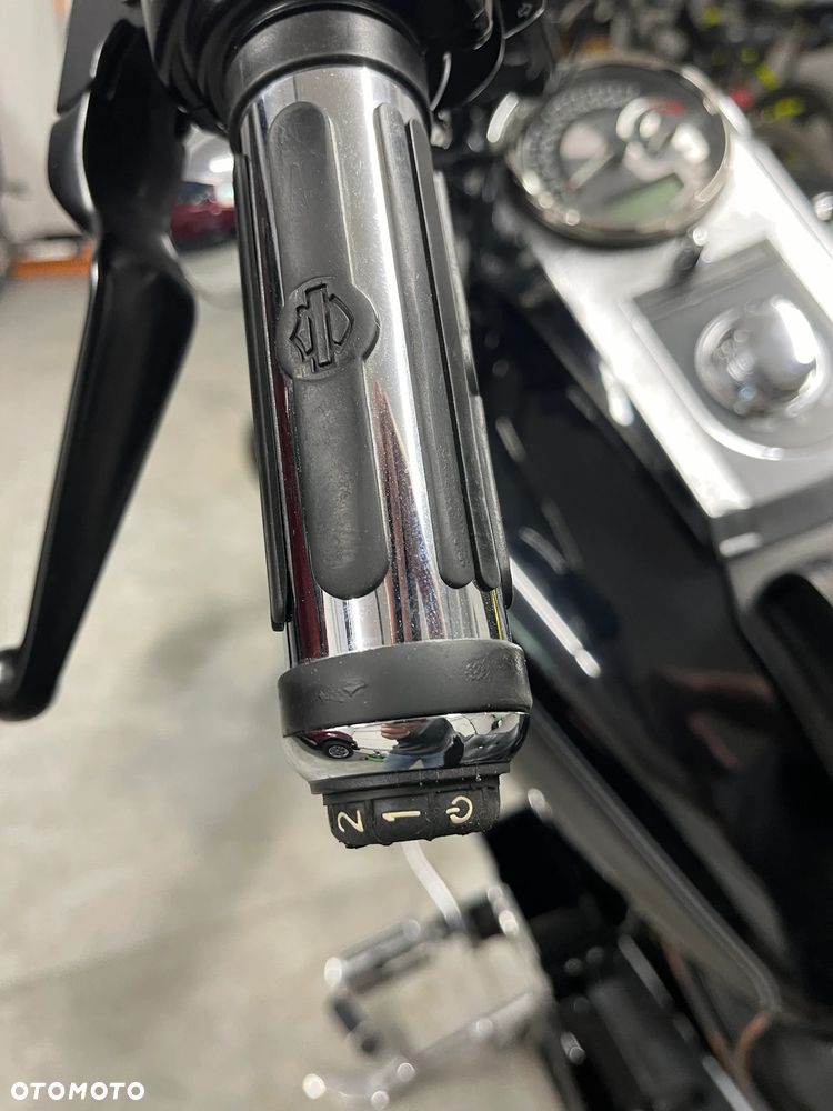 Harley-Davidson Softail Custom - 14