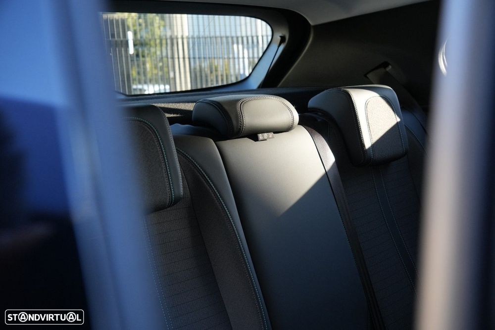 Peugeot 2008 1.2 PureTech Allure Pack - 28