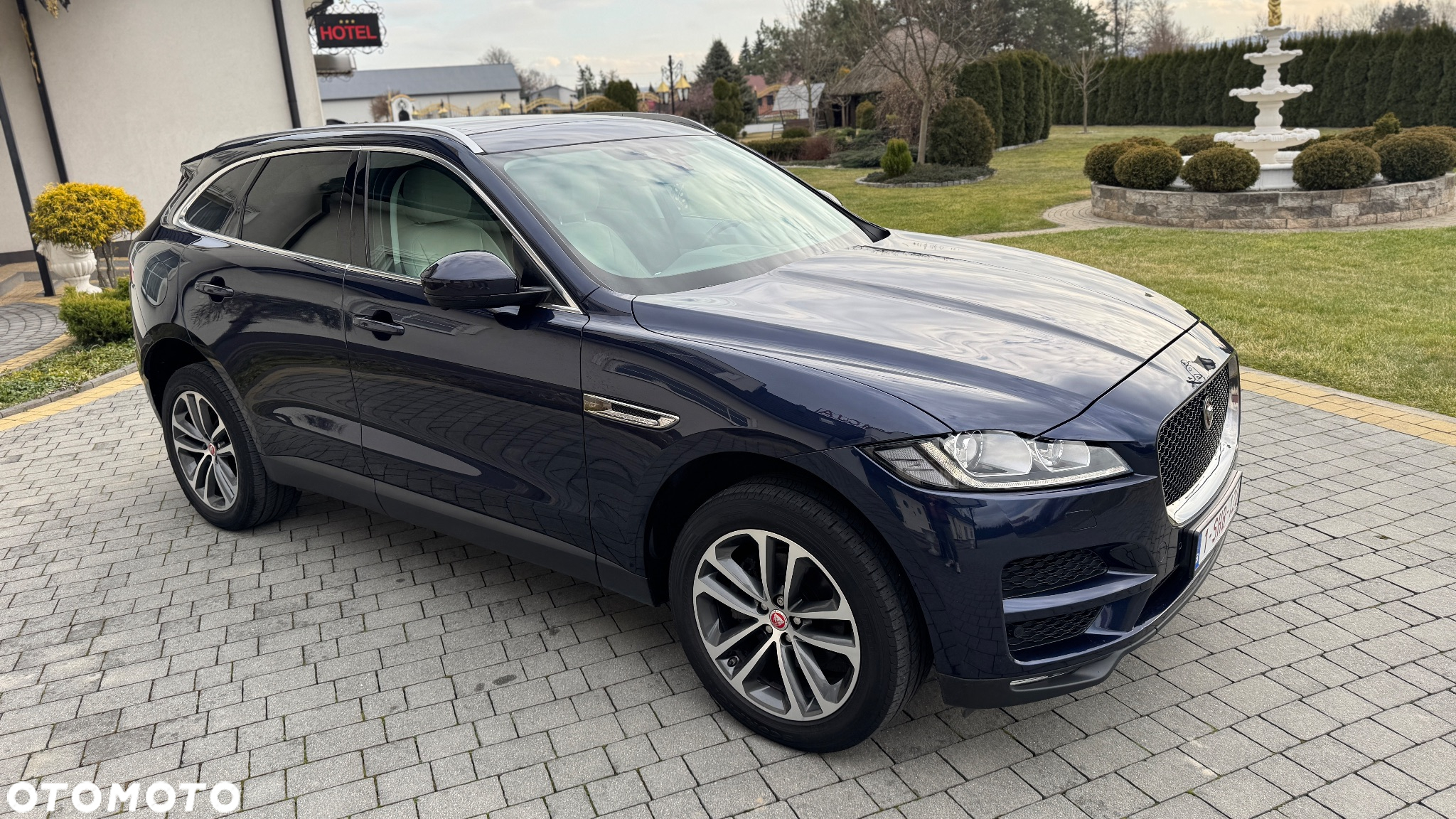 Jaguar F-Pace - 4