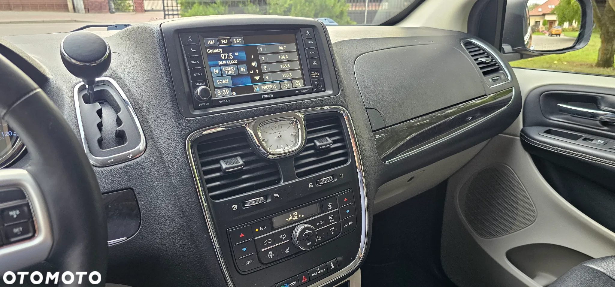 Chrysler Town & Country 3.6 Touring - 25