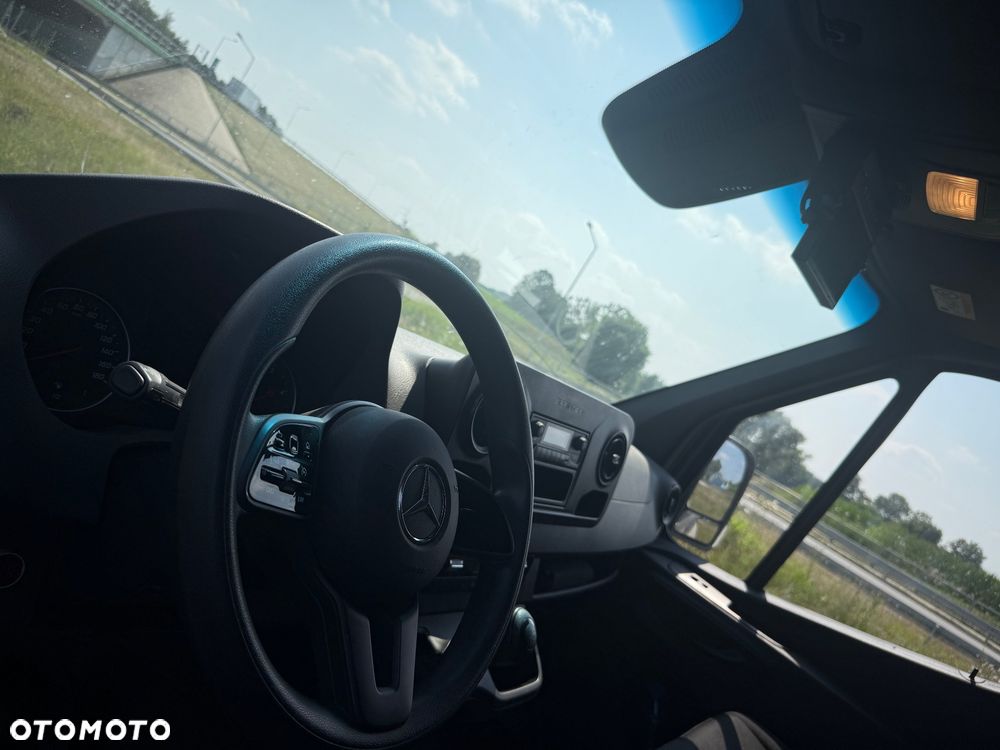 Mercedes-Benz Sprinter - 10