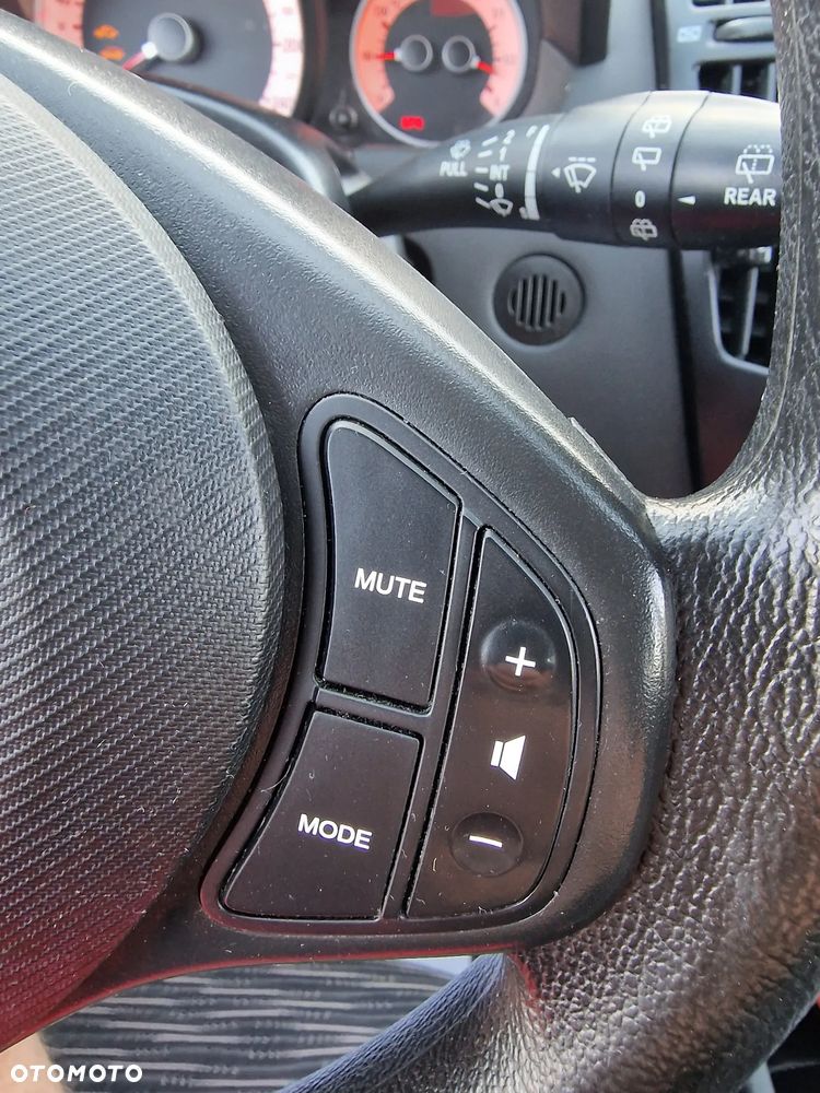Kia Ceed - 12