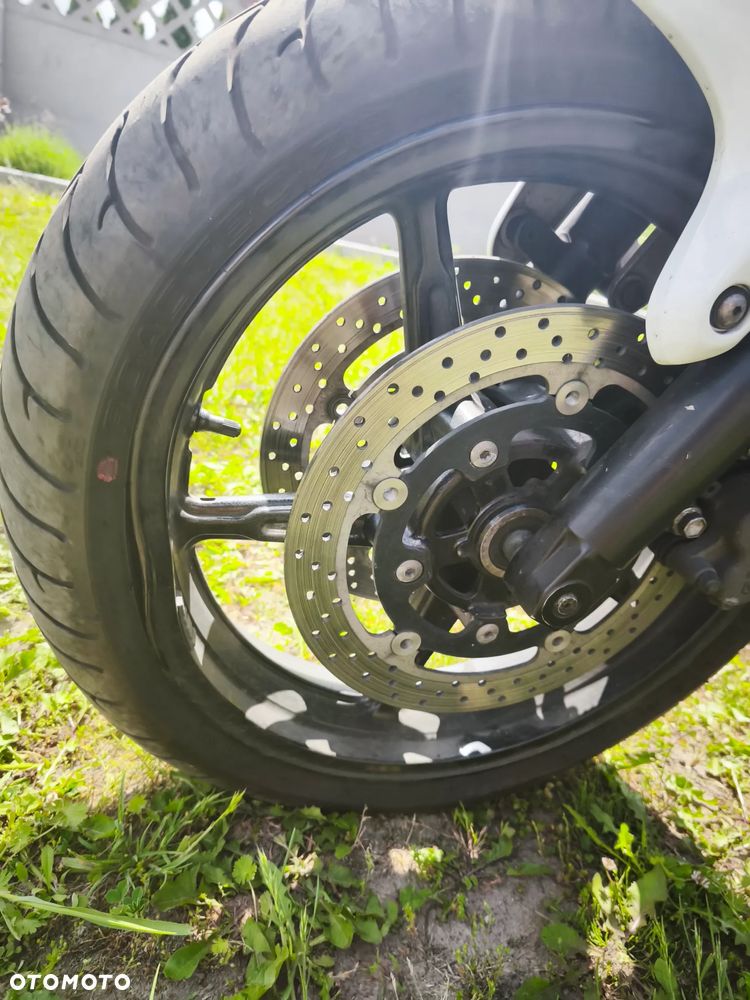 Suzuki Gladius - 7