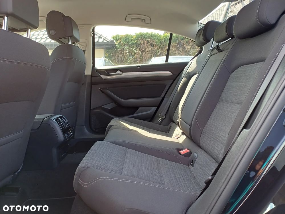 Volkswagen Passat - 15