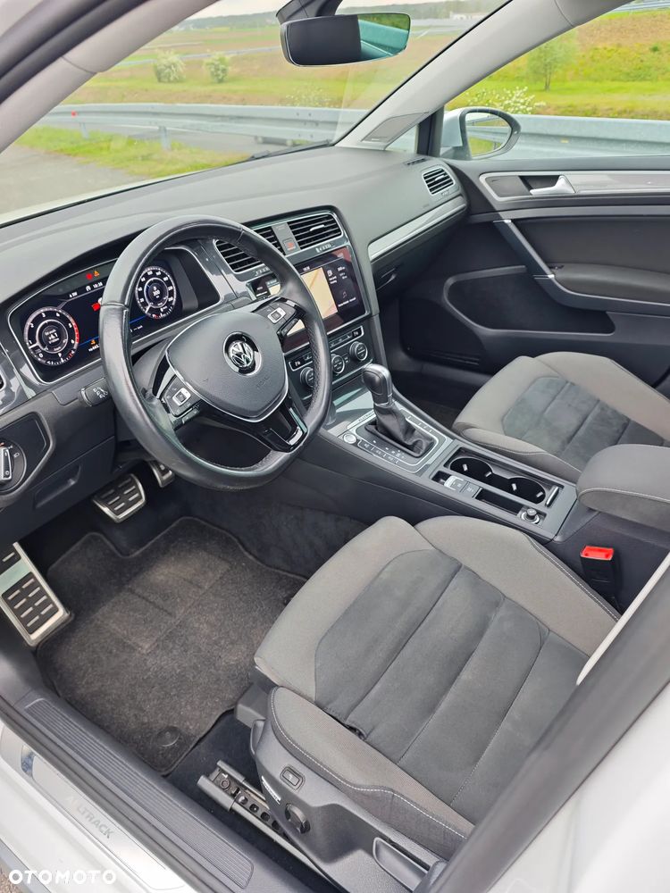 Volkswagen Golf - 8