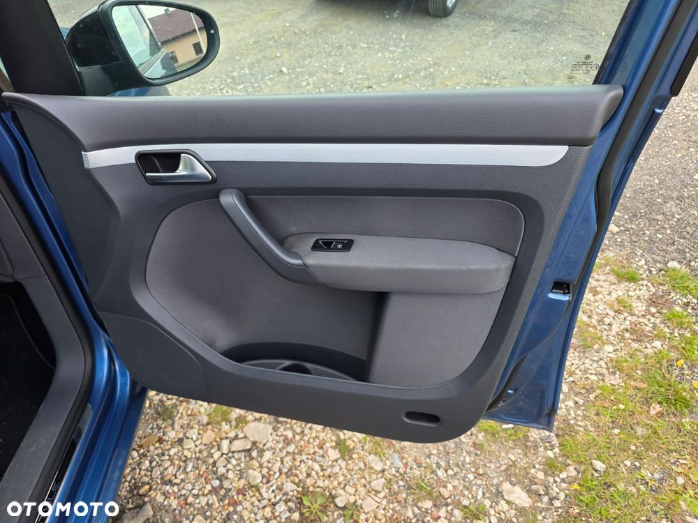 Volkswagen Touran - 22