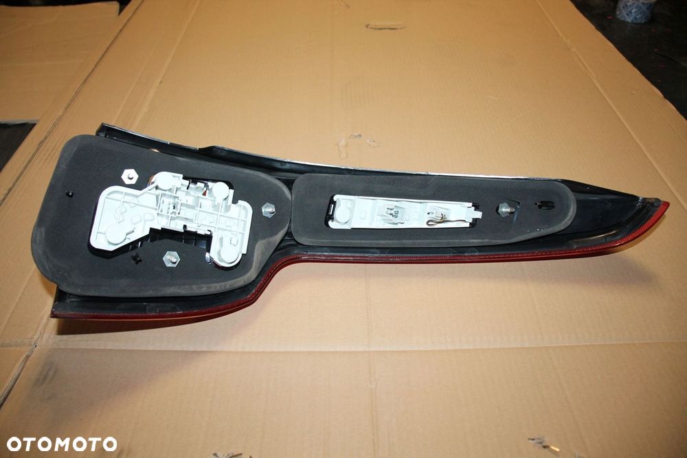 VOLVO V50 LIFT TYLNA LEWA LAMPA LEWY TYŁ IGŁA - 5