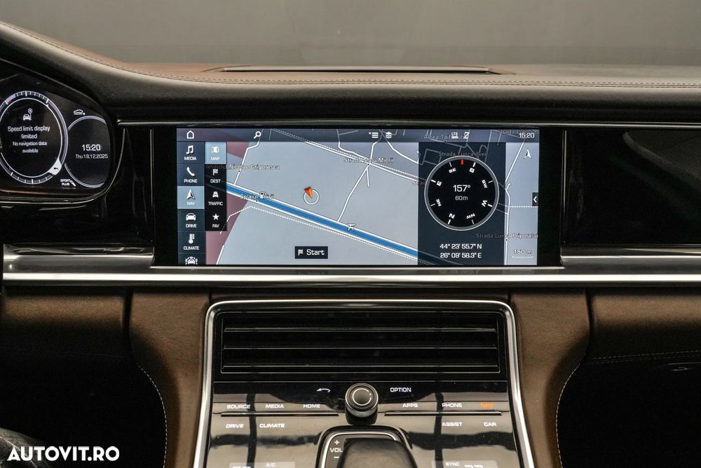 Porsche Panamera 4S Executive - 24