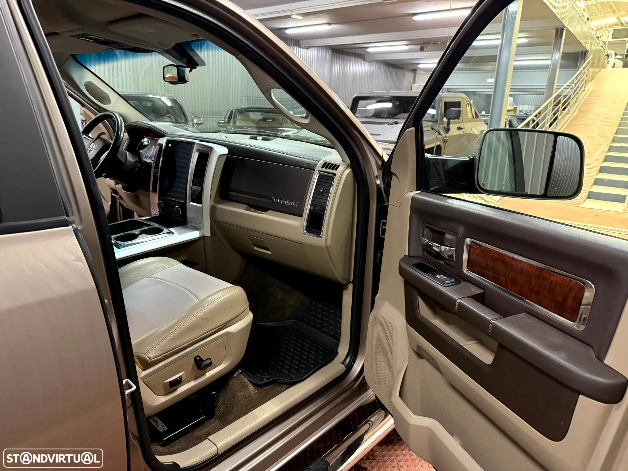 Dodge RAM 3500 Dually 6.7 Cummins Laramie - 23