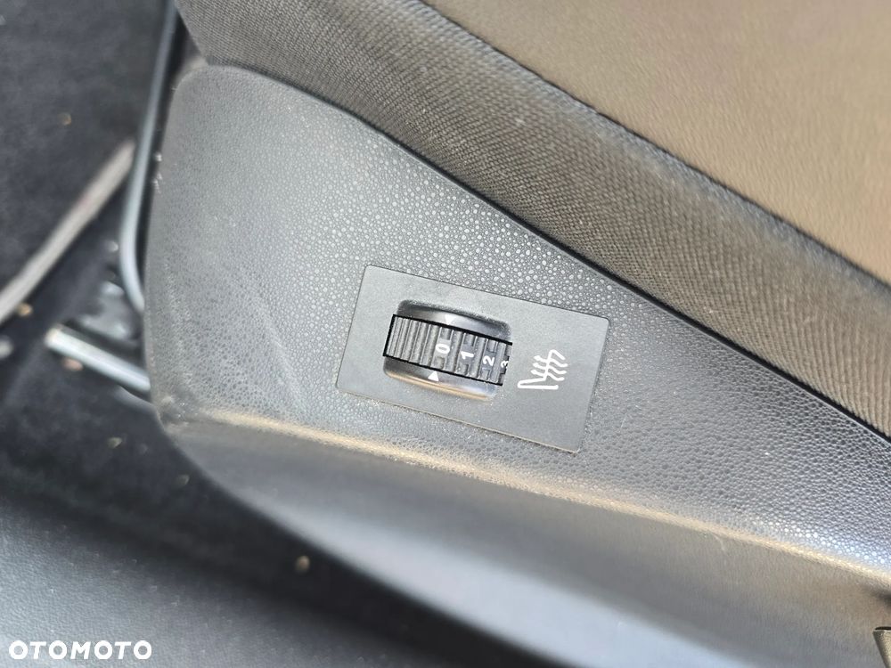 Peugeot 208 - 23