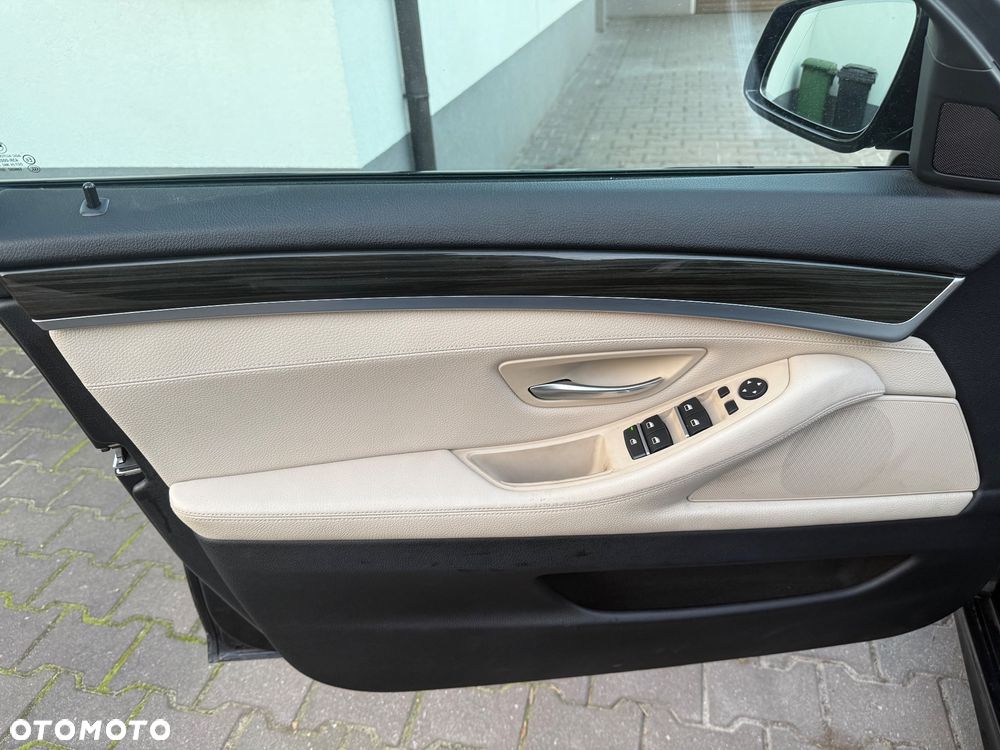 BMW Seria 5 525d Sport-Aut - 11