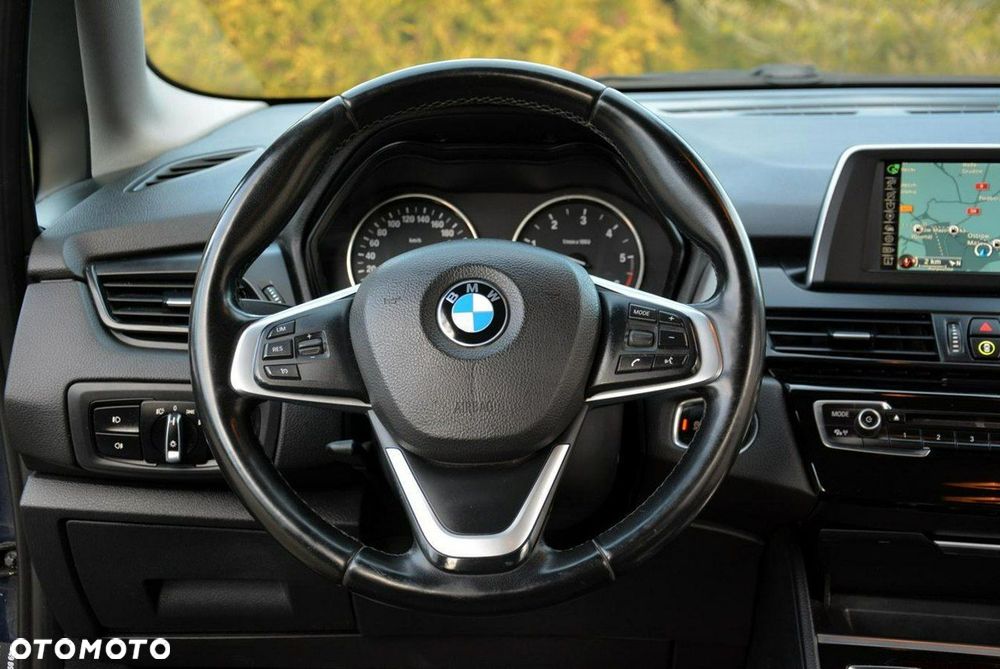 BMW Seria 2 218d - 24