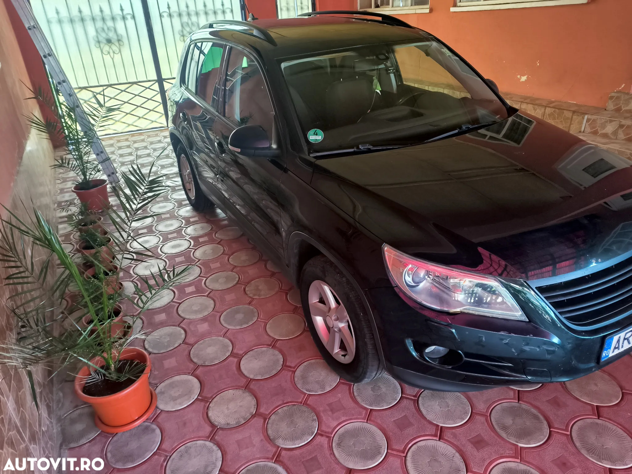 Volkswagen Tiguan - 2