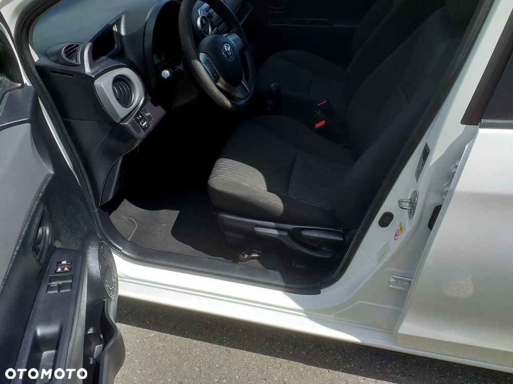 Toyota Yaris 1.0 Life EU6 - 13