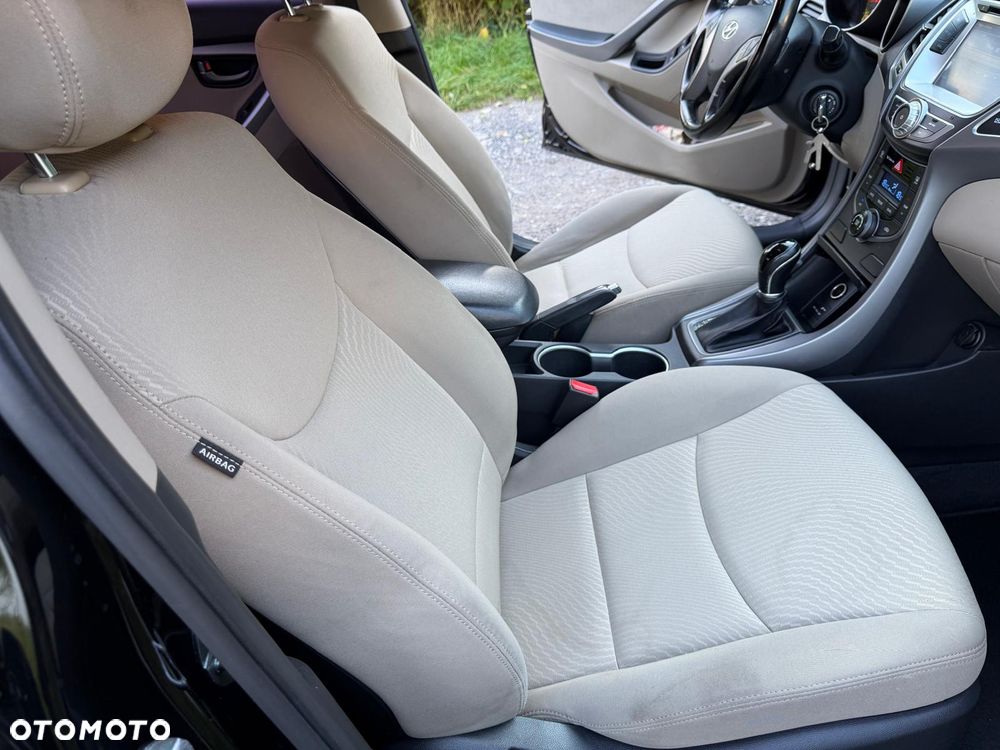 Hyundai Elantra 1.6 Comfort - 21
