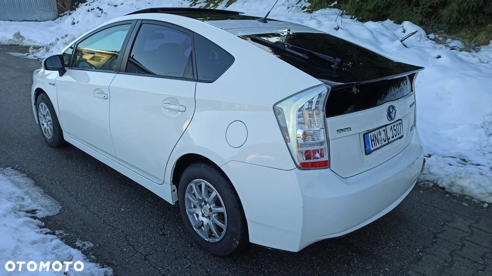 Toyota Prius (Hybrid) - 4