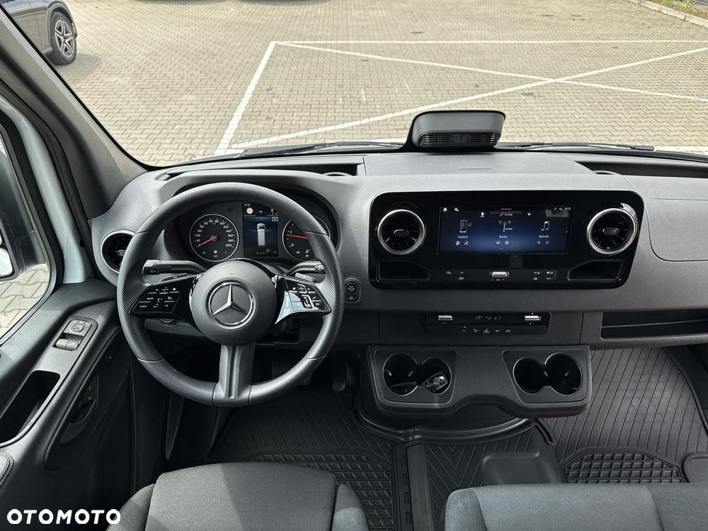 Mercedes-Benz Sprinter - 23