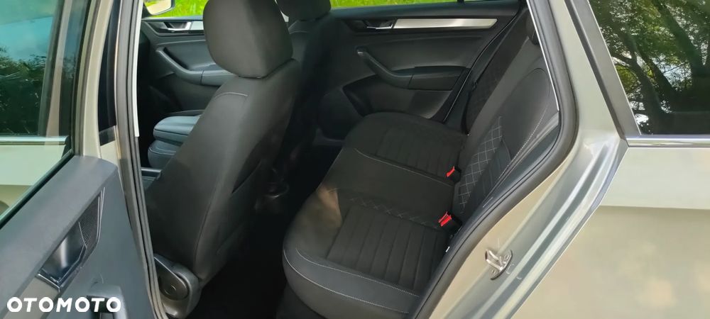 Skoda RAPID 1.4 TDI DSG Style - 7