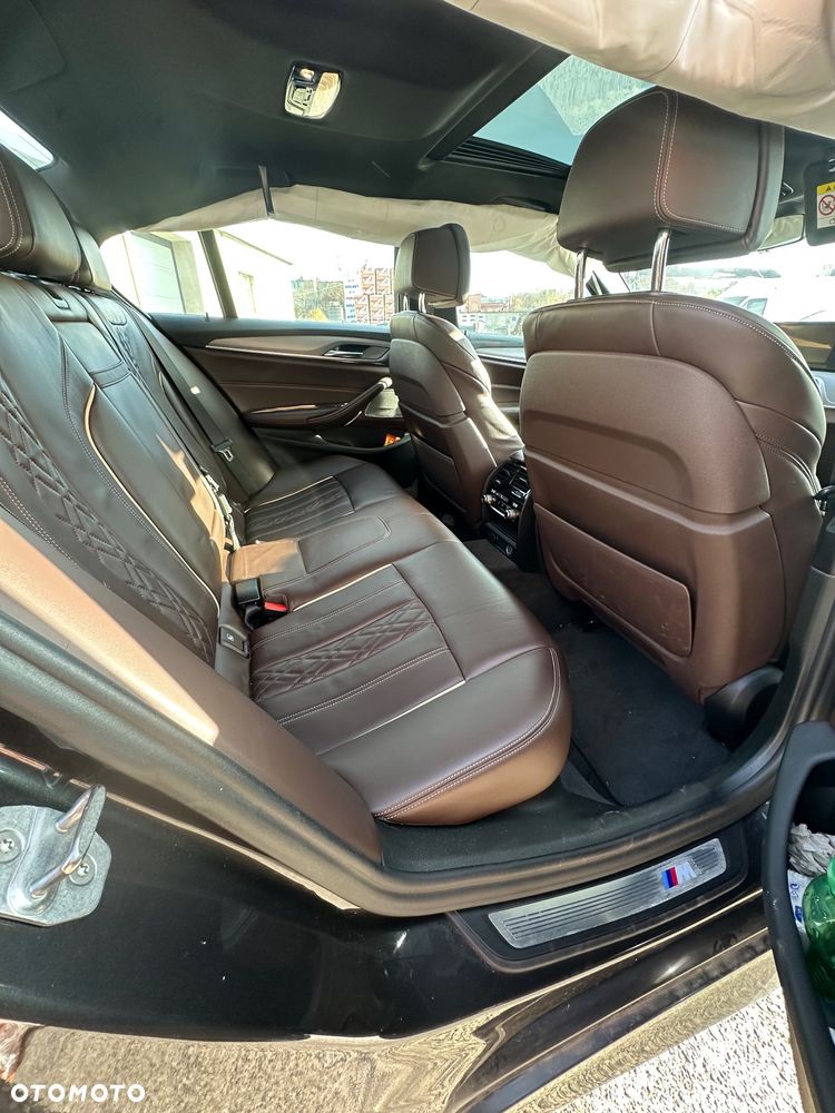 BMW Seria 5 M550i xDrive sport - 27