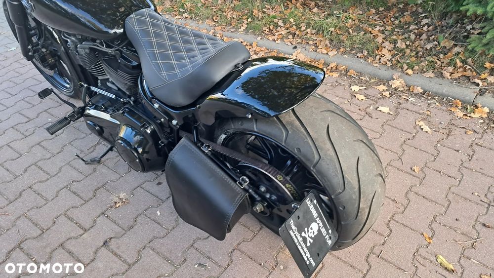 Harley-Davidson Softail Breakout - 37