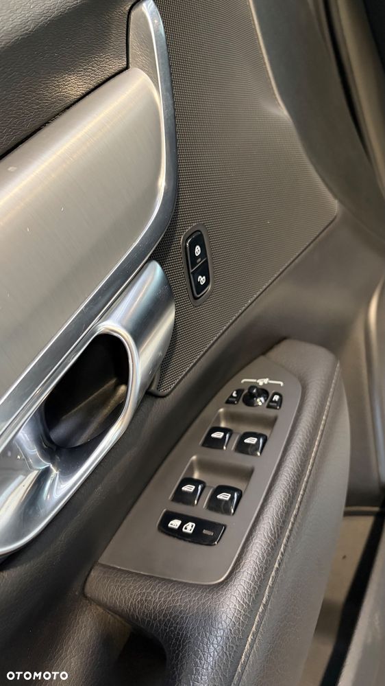 Volvo V90 D4 SCR Momentum Pro - 24