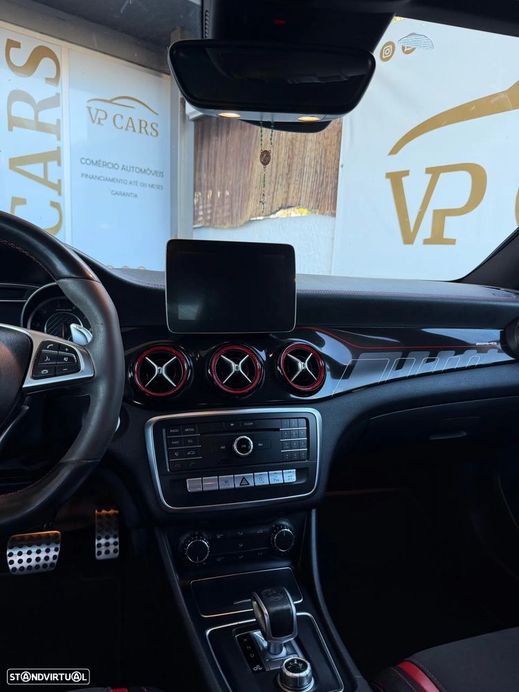 Mercedes-Benz CLA 45 AMG 4Matic 7G-DCT - 32
