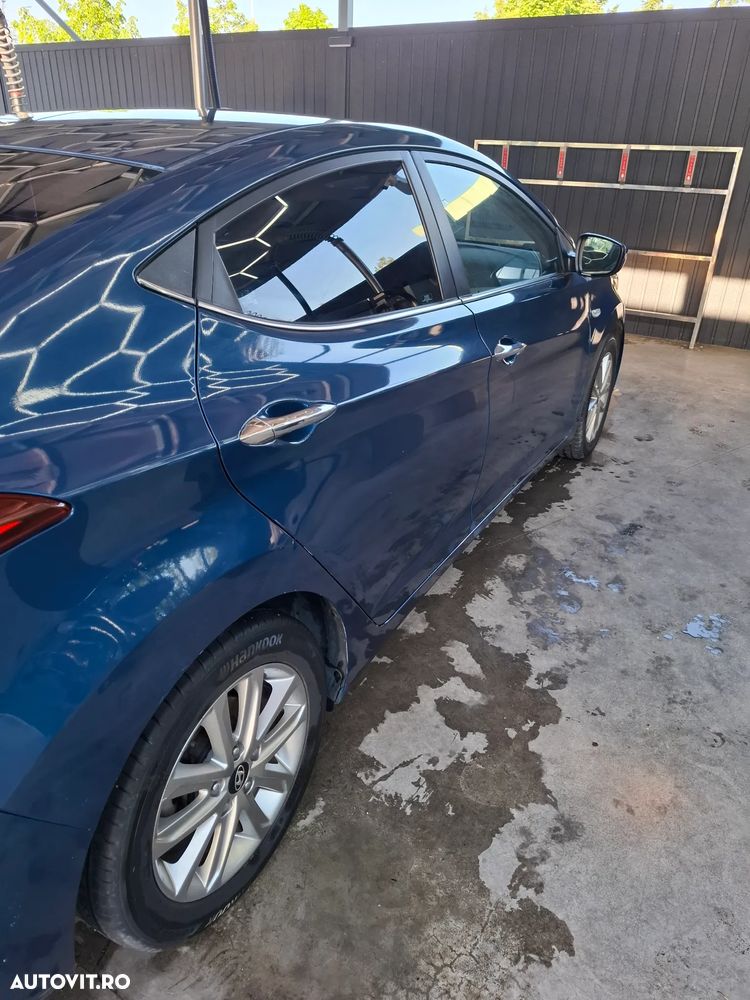 Hyundai Elantra 1.6 MPi Exclusive - 3