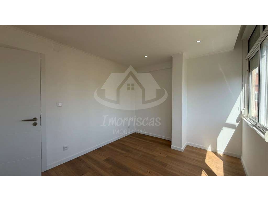 T1+1 Totalmente remodelado com varanda - Patameiras, Odivelas - Grande imagem: 3/29