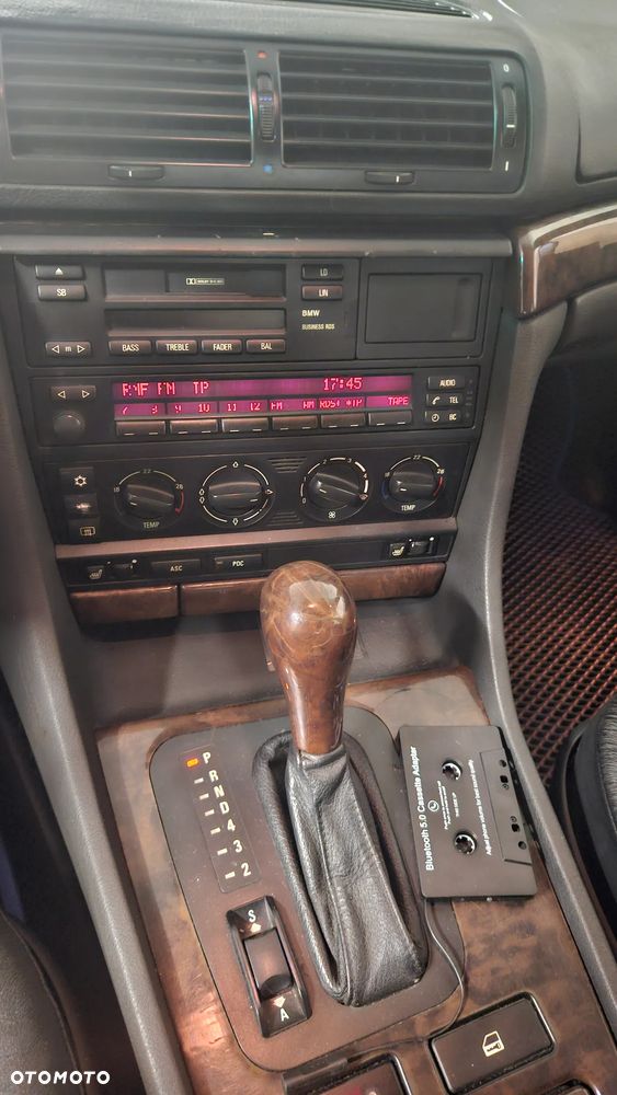 BMW Seria 7 740i V8 - 1