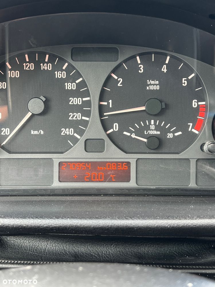 BMW Seria 3 318i - 11