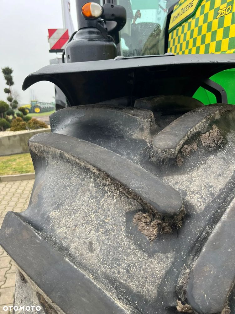 John Deere 6250 R - 12