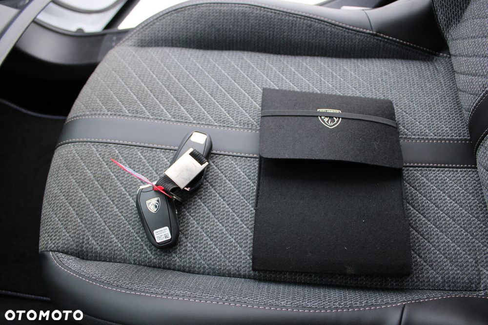 Peugeot 2008 PureTech 130 Stop&Start EAT6 Allure - 29