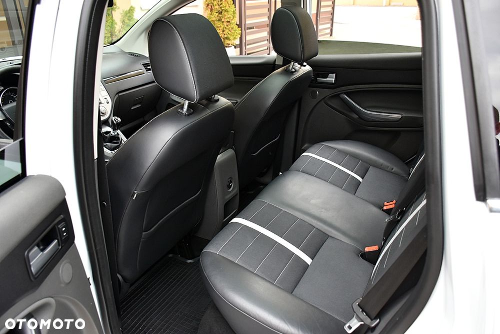 Ford Kuga 2.0 TDCi 4x4 Titanium - 31