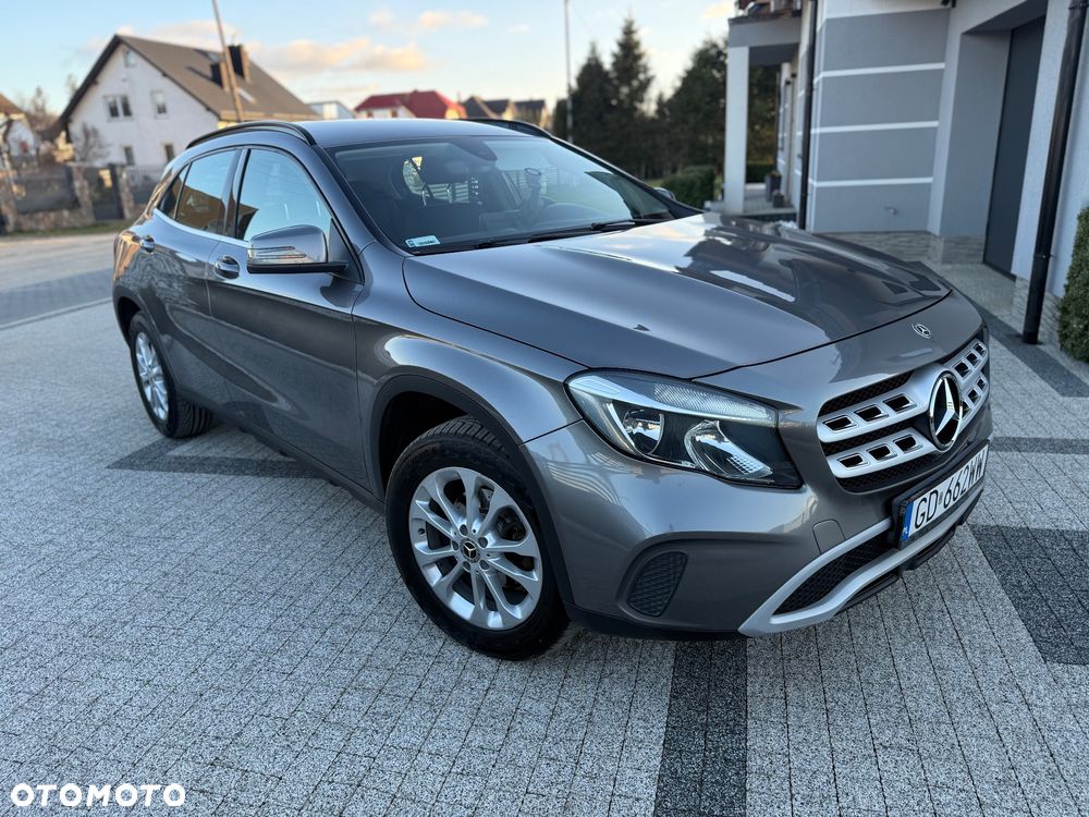 Mercedes-Benz GLA 180 7G-DCT - 4