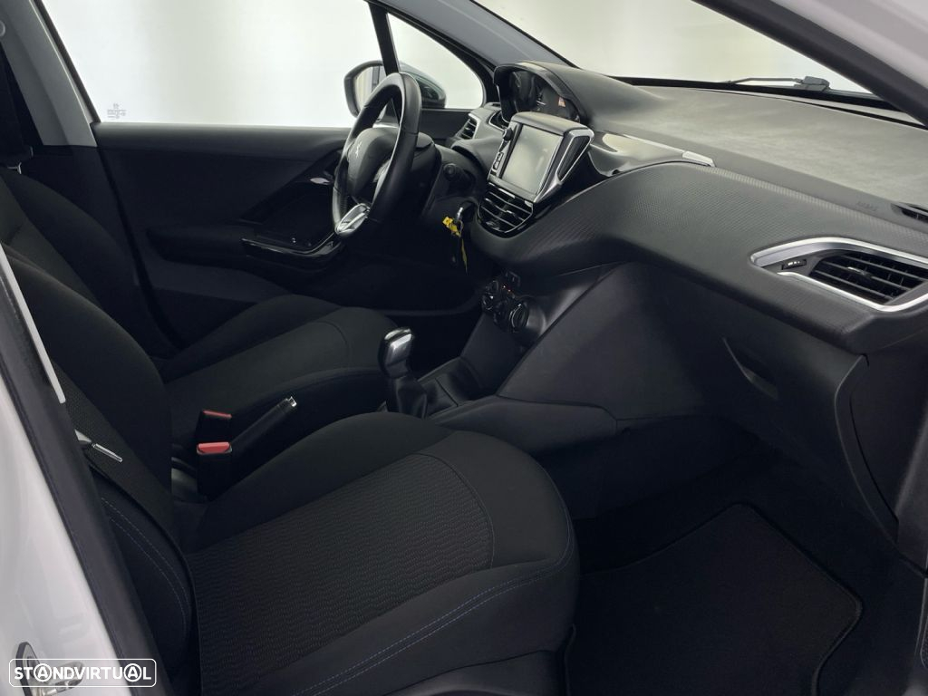 Peugeot 208 1.2 PureTech Style - 23