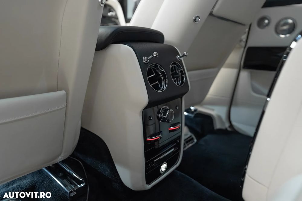 Rolls-Royce Cullinan Standard - 33