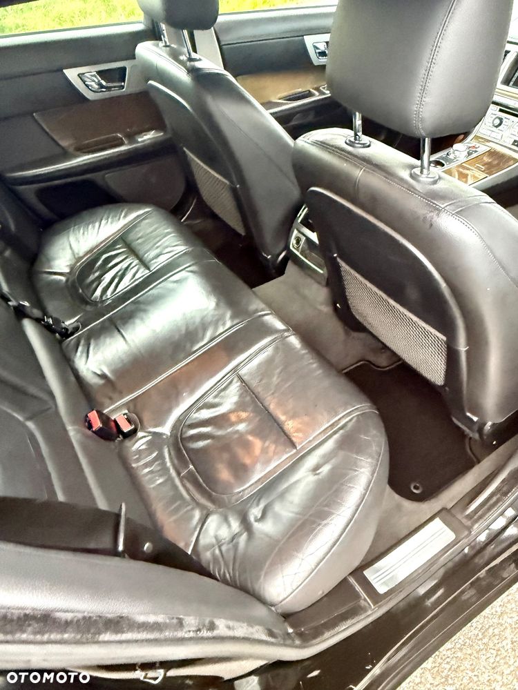Jaguar XF 2.2 D - 16