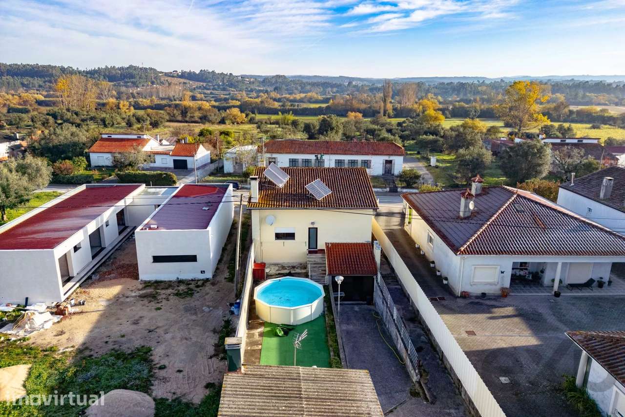 Moradia com Piscina e Jardim Privado em Belide — Espaço, Privacidade e - Grande imagem: 2/34