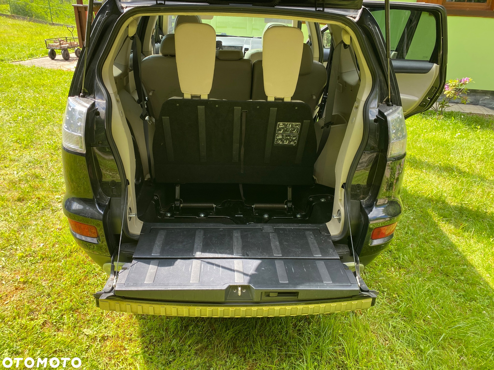 Mitsubishi Outlander - 2
