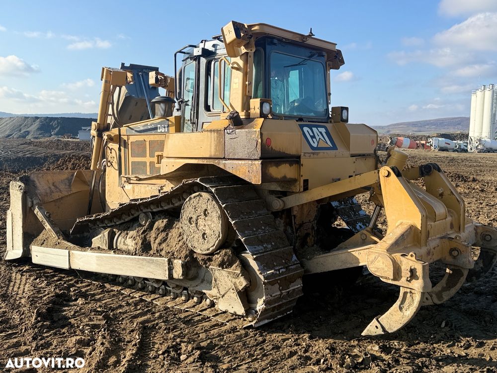 Caterpillar D6T - 2