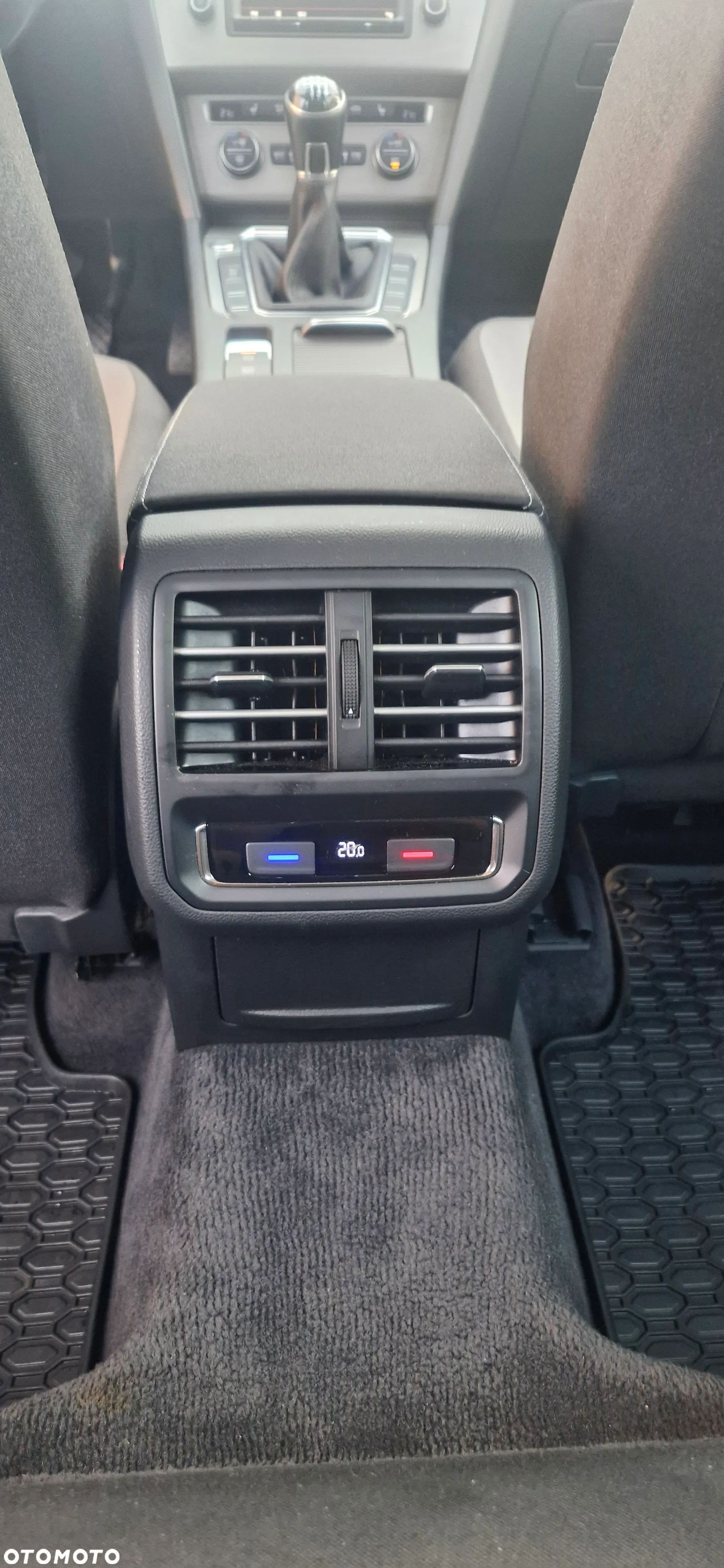Volkswagen Passat 2.0 TDI BMT Trendline - 16