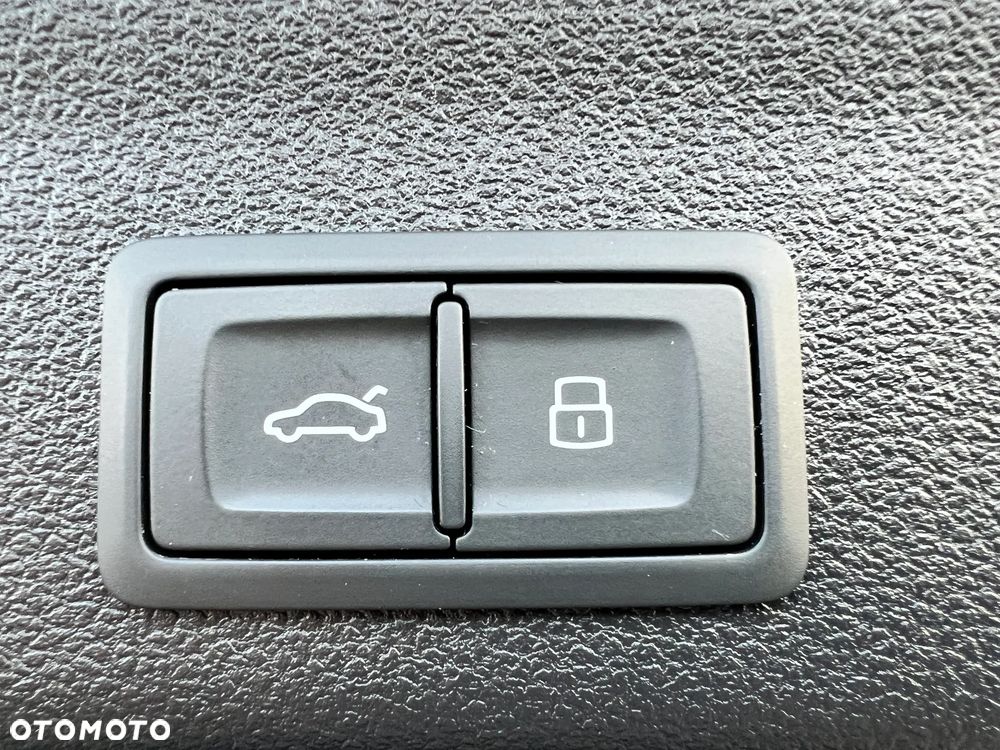 Audi A6 Avant 40 TDI quattro S tronic S line - 39