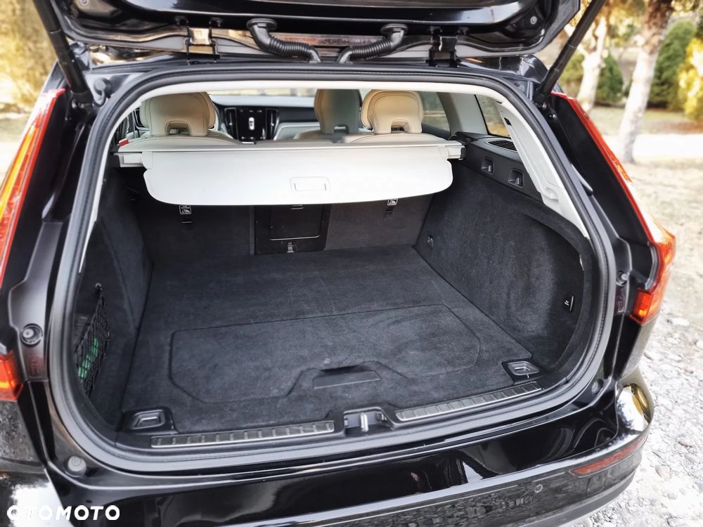 Volvo V60 Cross Country B4 D AWD Ultimate - 16